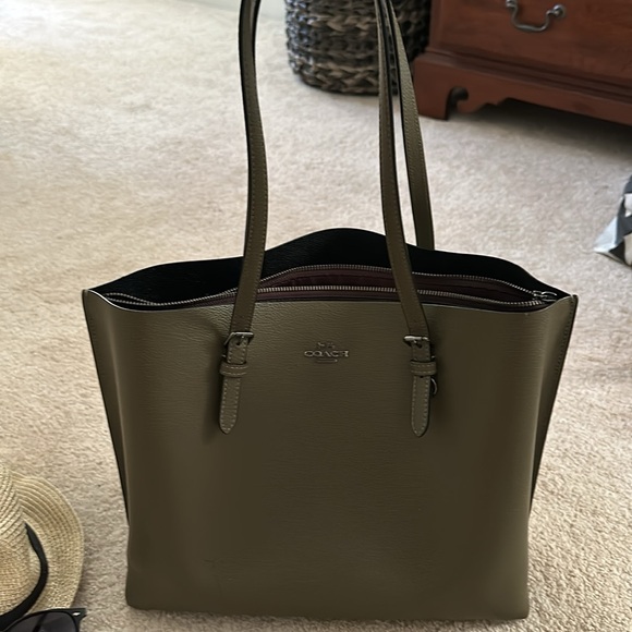Coach Bag .Olive Green leather . Excellent - Picture 2 of 11